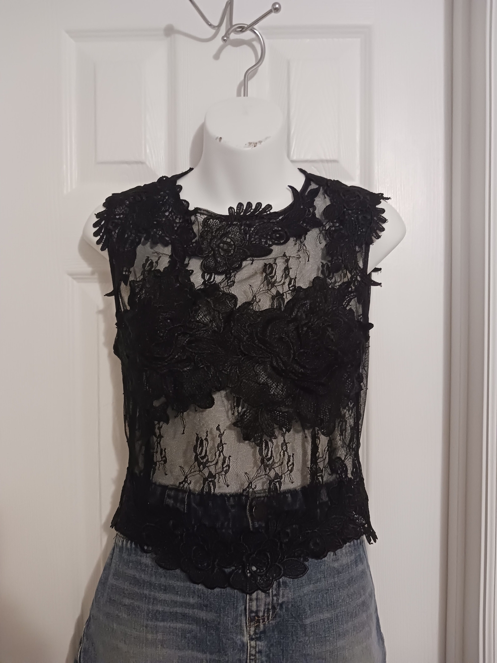 Caribbean Queen Black Lace Floral Appliqué Sleeveless Top Small